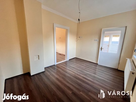 Felújított ház két lakrésszel  szabadság vagy befektetés