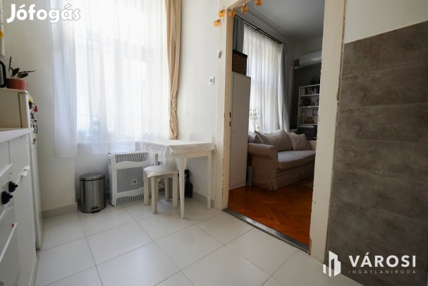 Felújított lakás a Flórián tér szomszédságában!