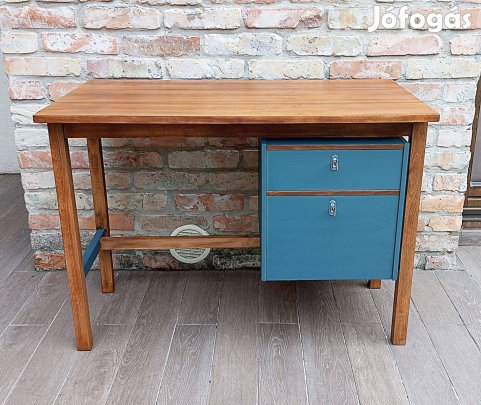 Felújított lengyel retro, mid century térbe állítható íróasztal