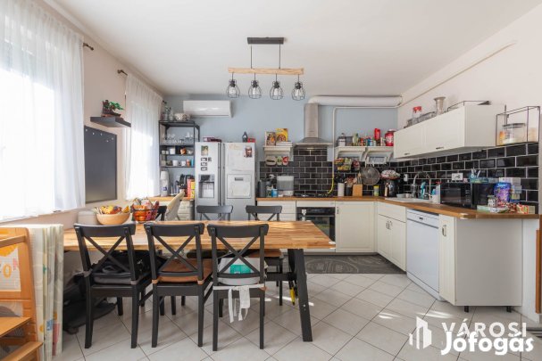 Felújított nagy lakás nagyon jó helyen