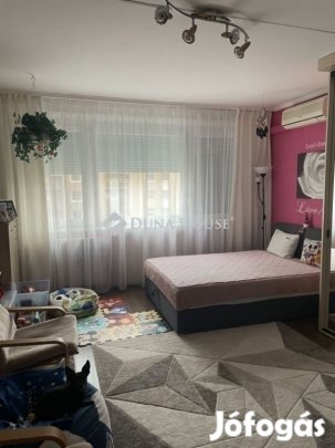 Felújított otthon az Újhegyi lakótelepen