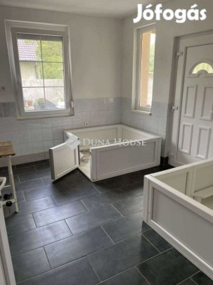 Felújított otthon saját kerttel