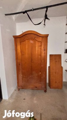 Felújított parasztbútor, ruhásszekrény