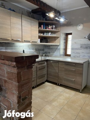 Felújított tanya együttes nagy területtel Abony külterületén eladó!