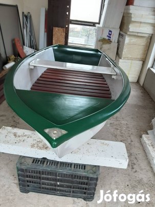 Felújított üvegszálas műanyag csónak eladó