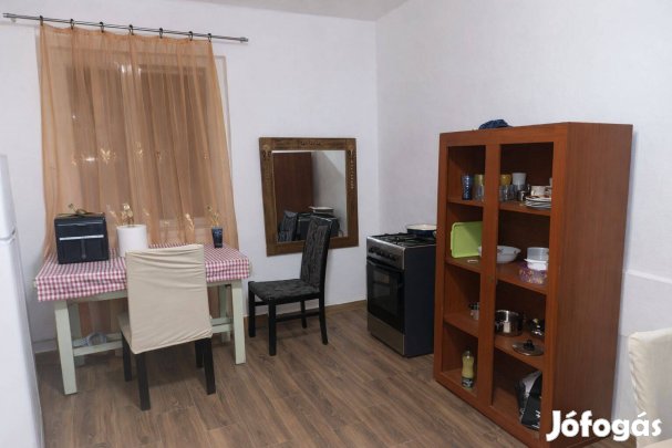 Felújított vályog parasztház Derecskén kiadó nyugi, zöld, vidék!