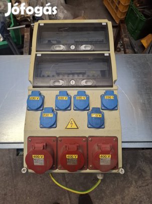 Felvonulási szekrény