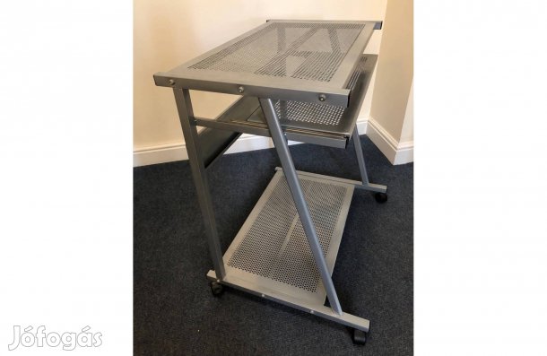 Fém Z-alakú mobil számítógépes asztal 4 kerékkel behúzható tálca