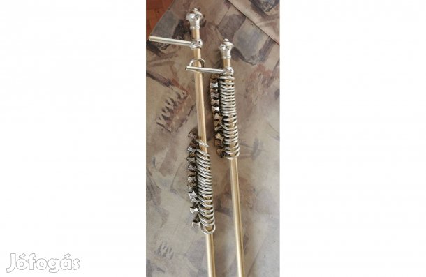 Fém, réz színű retro karnisok eladók