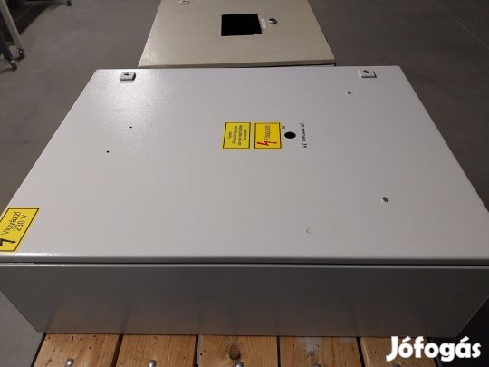 Fém elosztó kapcsolószekrény 600x800x250mm IP66