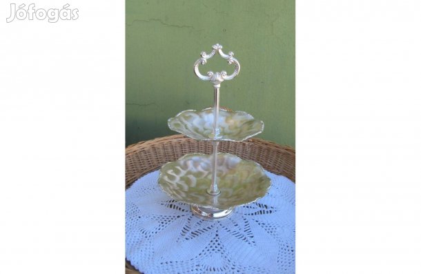 Fém emeletes kínáló