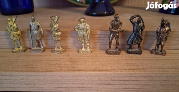 Fém figurák eladók