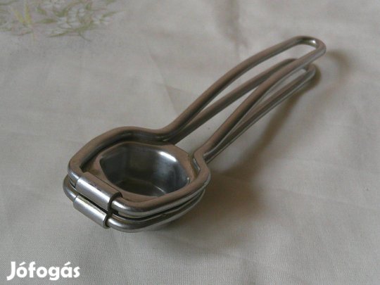 Fém fokhagymanyomó