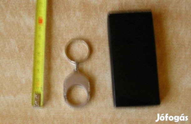 Fém kulcstartó dobozban