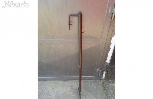 Fém napernyőtartó erkélykorlátra akasztható