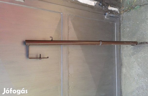 Fém napernyőtartó erkélykorlátra akasztható