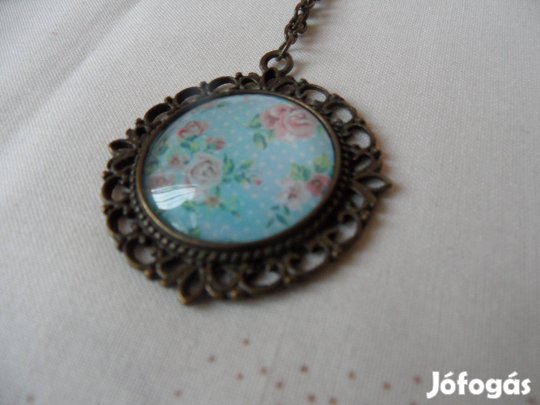 Fém nyaklánc szép medállal
