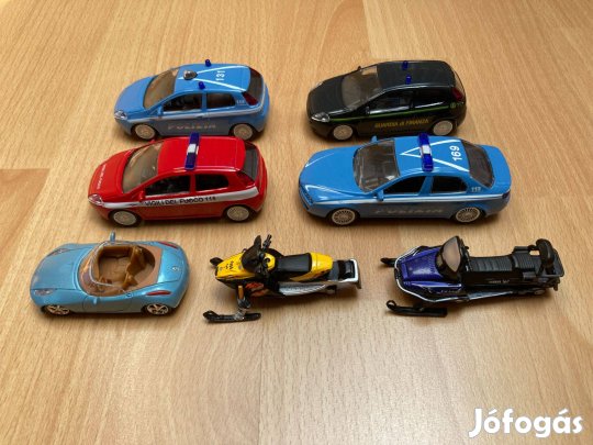 Fém rendőrautók, Renault, és hószánok (8-10 cm)