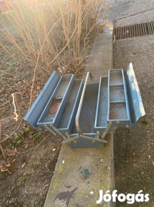 Fém retro szerezámosláda