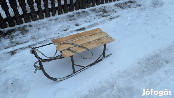 Fém szánkó Óbudán