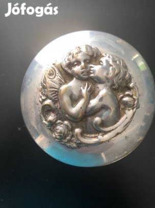 Fém tégely szerelmespárral