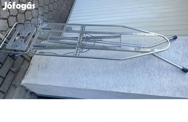 Fém vasalódeszka elektromos dugaljjal