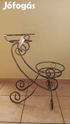 Fém virágtartó állvány
