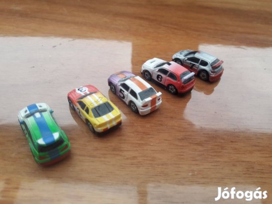 Fémgolyós műanyag kisautók, 5 db