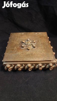 Fémműves iparművész bronz doboz