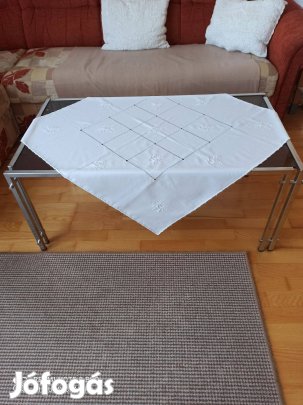 Fémszerkezetű, üveglapos dohányzóasztal eladó