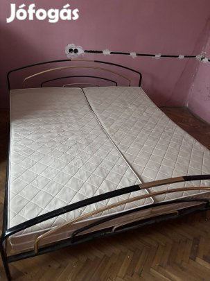 Fémvázas ágy matraccal