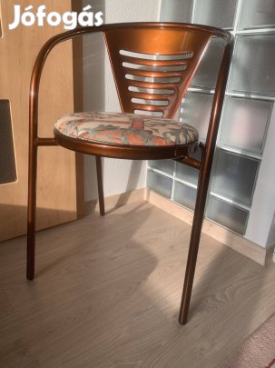 Fémvázas kárpitozott szék