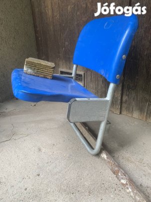 Fémvázas lehajtható szék