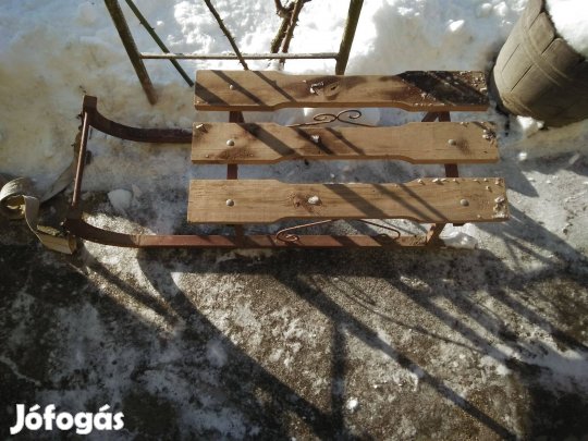 Fémvázas szánkó