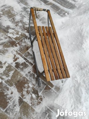 Fémvázas szánkó