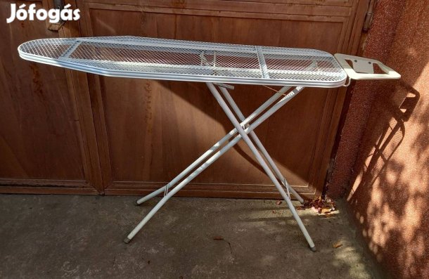 Fémvázas vasalóállvány