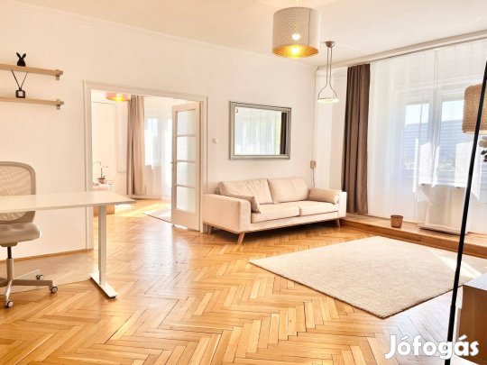 Fényárban úszó, nagypolgári 72nm-es lakás az Etele térnél kiadó!