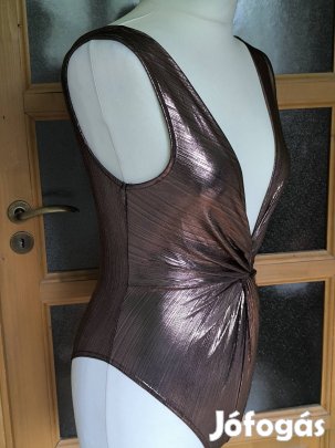 Fényes, ujjatlan body 