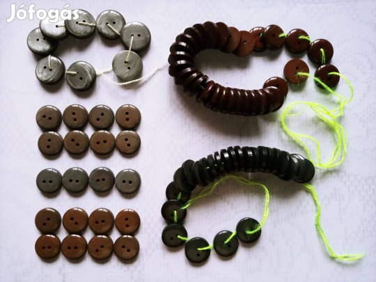 Fényes szürke és barna márványos gombok 82 db új