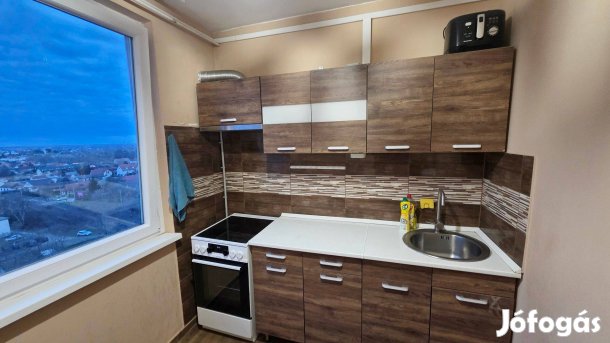 Fényesudvarban 53 m2-es, 1+2 félszobás felújított lakás eladó