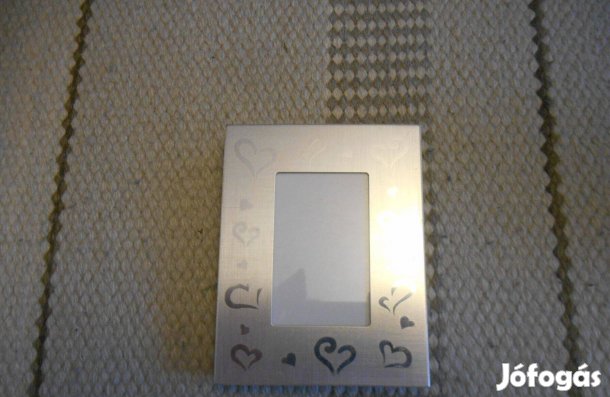Fényképtartó keret ezüst színű