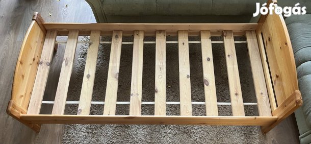 Fenyő ágy 90x200 ágyráccsal