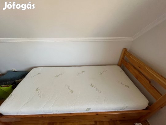 Fenyő ágy, ágyneműtartó és memóriajabos matrac