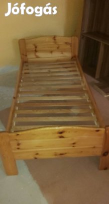 Fenyő ágy eladó ágyráccsal!