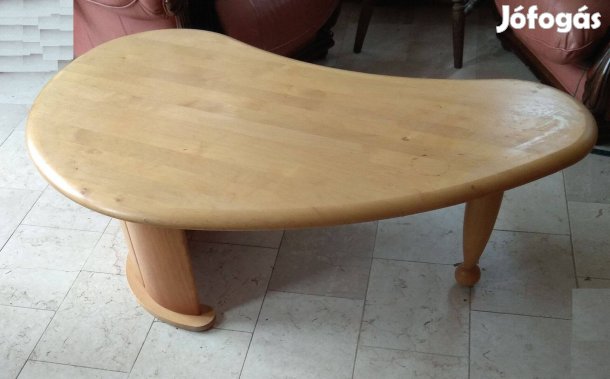 Fenyő dohányzó asztal modern különleges alakú felújítandó