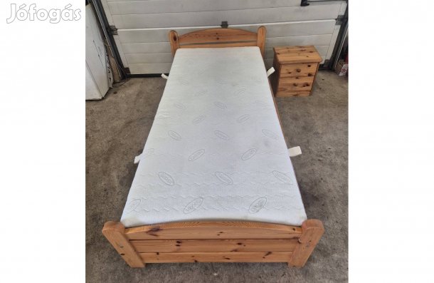 Fenyő egyszemélyes ágy heverő matraccal