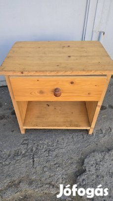 Fenyő éjjeli szekrény. 