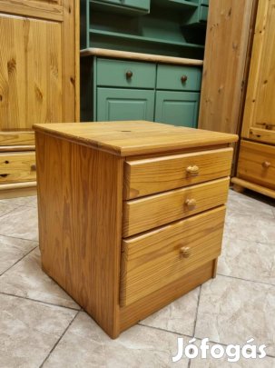Fenyő éjjeliszekrény 47x51x45