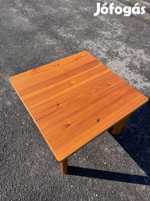 Fenyő fa kisasztal