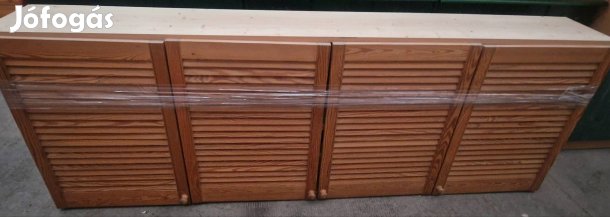 Fenyő falra szerelhető szekrény.Szép állapotban.